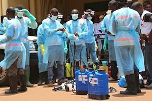 Picture: After receiving training, volunteers with the Red Cross Society of Guinea prepare to disinfect a hospital (afreecom/Idrissa Soumare).